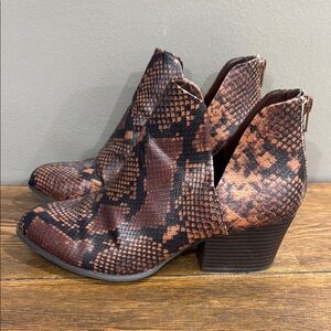 Boots SO brown 9.5 women’s size 9-1/2